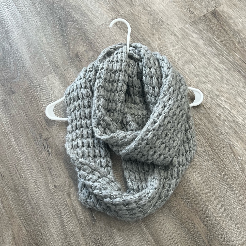 WRAP AROUND INFINITY SCARF